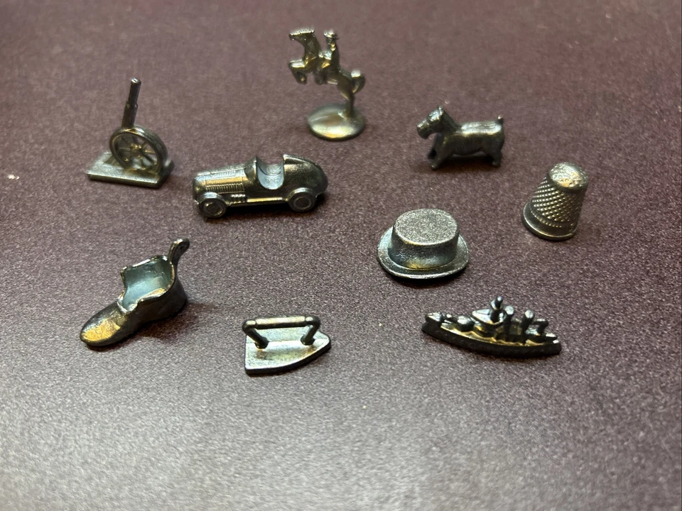 9 件套老式大富翁角色代币 1985 年,仅缺少独轮车 — 第 1/1 张图片