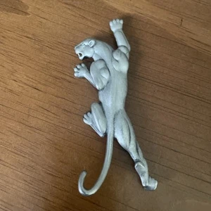 JJ 1986 Brushed Metal Detailed climbing Panther brooch - Picture 1 of 5