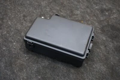 Caja relé de fusibles cabina delantera debajo del asiento AD43-14A074-AA Aston Martin Rapide 2011 Foto 1 de 4