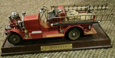 FRANKLIN MINT 1922 AHRENS FOX R-K-4 FIRE ENGINE 1/32 SCALE - Image 1 of 3