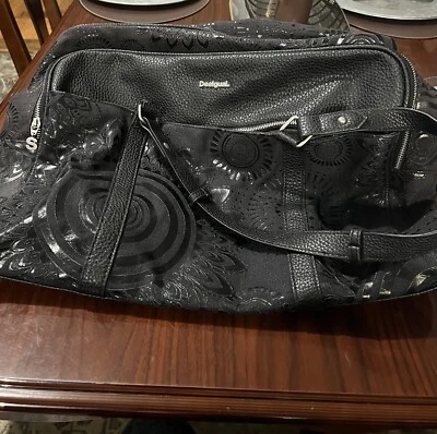 Bolso de hombro para pasar la noche Desigual de lona y cuero para mujer Foto 1 de 4