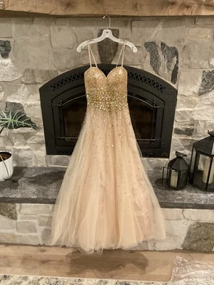 Vestido de tule con cuentas doradas Dave & Johnny para mujer talla 5/6 Foto 1 de 4