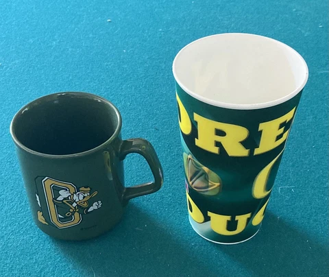 Oregon Ducks Gift Pack. Comes w/ Coffee Mug & 3D Drinking Glass. NCAA Licensed Cover