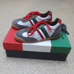 Serafini Junior Boys White/Grey/Red Leather Trainer Size UK 1.5 EU 35 New - Picture 1 of 7