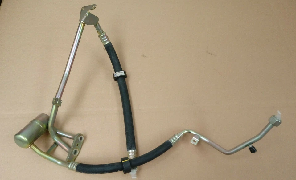 Grupo de tubos de aire acondicionado Mercedes Benz W201 / 190E 2,3L 1021304957 Foto 1 de 1