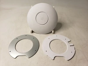 Access Point wireless Ubiquiti Unifi AP AC PRO UAP-AC-PRO 802.11ac con supporti - Foto 1 di 6