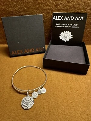 Pulsera de plata Alex and Ani Lotus Peace Petals Ohm Charm Foto 1 de 4