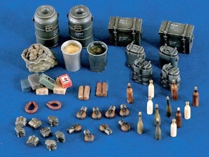 1/35 Resin Bottles Cans Milk Churns Crates Buckets Unpainted Unassembled QJ005 - Image 1 of 1