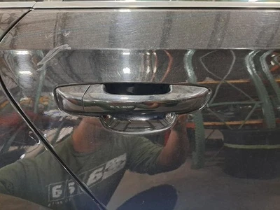 Manija de puerta trasera exterior exterior lado pasajero Rh Passat Sku #4247148 2014 Foto 1 de 4