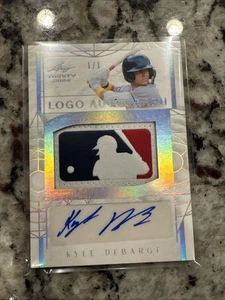 Kyle Debarge 2024 Leaf Trinity Baseball Auto Logoman Patch 1/1 - Bild 1 von 2