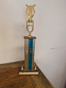 Vintage Metall Musik Trophäe 23' groß 70er Jahre, tolle Form, tolle Farben - Bild 1 von 5