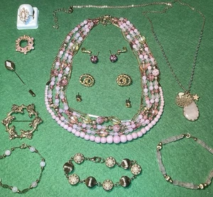 Vintage Pink & Gold Tone 14 Piece Mixed Jewelry Lot Gorgeous Pale Pink Sparkles - Picture 1 of 22