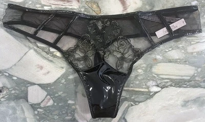 Victoria Secret 非常性感 午夜事件 光面 人造皮革 丁字裤 黑色 XXL — 第 1/4 张图片