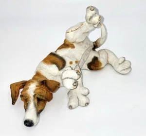 Jack Russell 2003 statuetta sdraiata dipinta a mano e scolpita a parte una razza #70037 - Foto 1 di 14