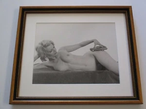 BILL HARVEY ART PHOTOGRAPHY CALIFORNIA NUDE VINTAGE FEMALE NUDE TOY CAR WOMAN - Picture 1 of 5
