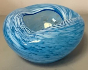 Blau & Weiß Wirbel Mundgeblasen Kunst Glas Runde Schale Bleikristall 5" - Bild 1 von 6