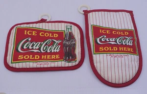 1998 COCA-COLA KITCHEN WARE OVEN MITT AND POT HOLDER SET, COLORFUL LOGO - Picture 1 of 5