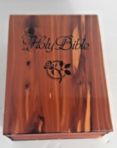 Cedar Box Wooden Storage Case For Holy Bible Rose Felt Lined Hinged Vintage - Picture 1 of 2