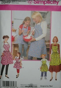 Mother Daughter Aprons 2 Styles Simplicity 3949 Sewing Pattern * - Picture 1 of 2