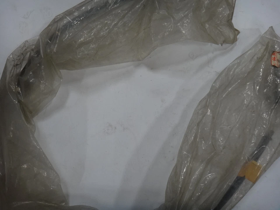 Подлинный трос правого стояночного тормоза MB928691 для Mitsubishi Galant - Изображение 1 из 1