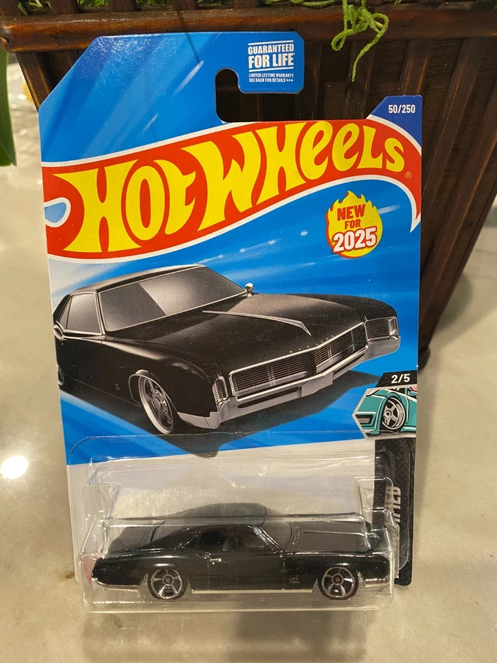 2025 Hot Wheels 50 Hw Modificato 2/1.5m66 Buick Riviera Nero W / Cromo MC5 Raggi - Immagine 1 di 1