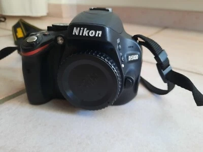 Nikon D5100 Spiegelreflexkamera + Objektiv 18-55 mm + CASE - Bild 1 von 4