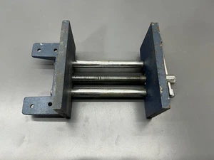 VINTAGE CARPENTER UNDER MOUNT WOODWORKING VISE - 5.75" JAW 5.5" CAP - Picture 1 of 6