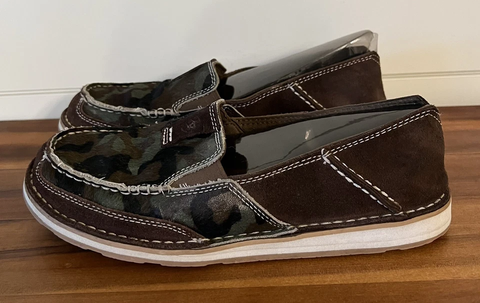 Mocasines sin cordones Ariat Cruiser de cuero marrón camuflados para mujer talla 8,5 B 10019898 Foto 1 de 4