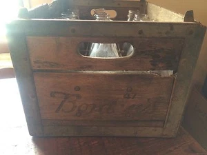 Caja de leche Borden antigua/de colección 47 madera y metal con botellas de 12 cuartos ""rara"". - Imagen 1 de 12