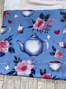 TELA DBP Floral Tea Party media yarda Azul NUEVO - Imagen 1 de 2