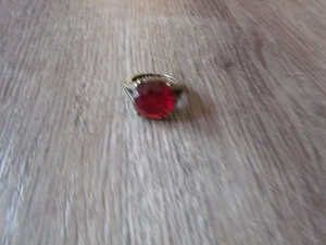 COLLECTIBLE WOMEN'S RED GARNET STONE RING SIZE 9 - Picture 1 of 2