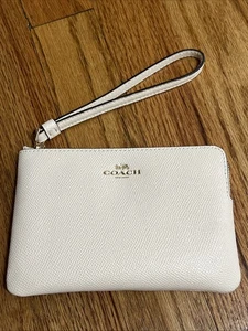 NEW Coach Wristlet Crossgrain Leather Corner Zip F58032 IM/Chalk Card Wallet Bag - Picture 1 of 10