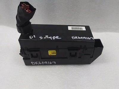 Panel de caja de relé de fusibles de motor Jaguar S-Type 4.0 2000-2002 OEM DK609167 Foto 1 de 4