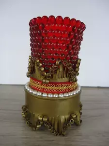 Vintage Blechdose Quilling Tramp Art Gold Rot Glas Windlicht Kunstperlenbesatz Maximalistisch - Bild 1 von 6