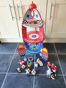 Wooden Space Station Playset Space Ship Shaped & Astronaut Figures & Accessories