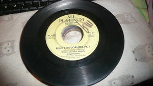 record 45 Funk  Willie and Mighty Magnificents - Funky Corners All Platinum VG- - Imagen 1 de 2