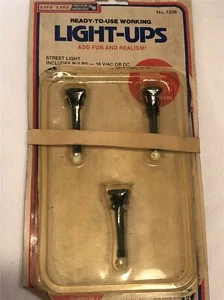 Vintage Model Train HO Street Lights Light Ups - Picture 1 of 2