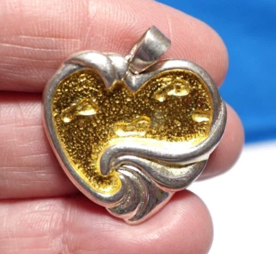 COLGANTE CORAZÓN PLATA ESTERLINA GORHAM "HUELLAS EN LA ARENA" 9,4 GRAMOS 25 MM Foto 1 de 2
