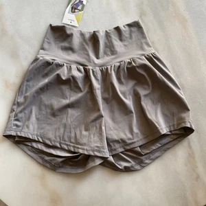 NWT Halara Shorts Size 8 - Picture 1 of 3