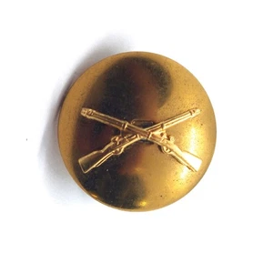 US WW II Infantry Crossed Rifles Infantry Pin Vintage Army Uniform Insignia Dome - Bild 1 von 3