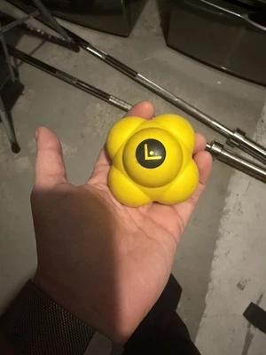 BOLA REACCIÓN SKLZ DESARROLLA PIERNAS RÁPIDAS CAMBIOS RÁPIDOS DE DIRECCIÓN COORDINACIÓN OCULAR Foto 1 de 2