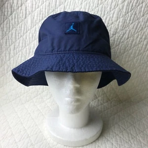 Cappello a secchio Nike Air Jordan JM lavato adulto unisex taglia S/M blu DC3687-410 nuovo con etichette - Foto 1 di 6