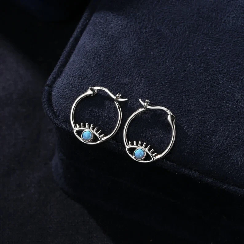 Pendientes de aro de ópalo azul mal de ojo enchapados en oro blanco de 14 k en plata de ley 925 Foto 1 de 4