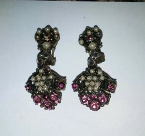 ESTATE FIND VTG Purple Rhinestone & Faux Pearl Gold Tone Clip On Earrings - Picture 1 of 7