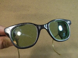 VTG Bouton Safety Glasses 6 3/4 w/ Mesh Side Guards Green Glass BM - Picture 1 of 6