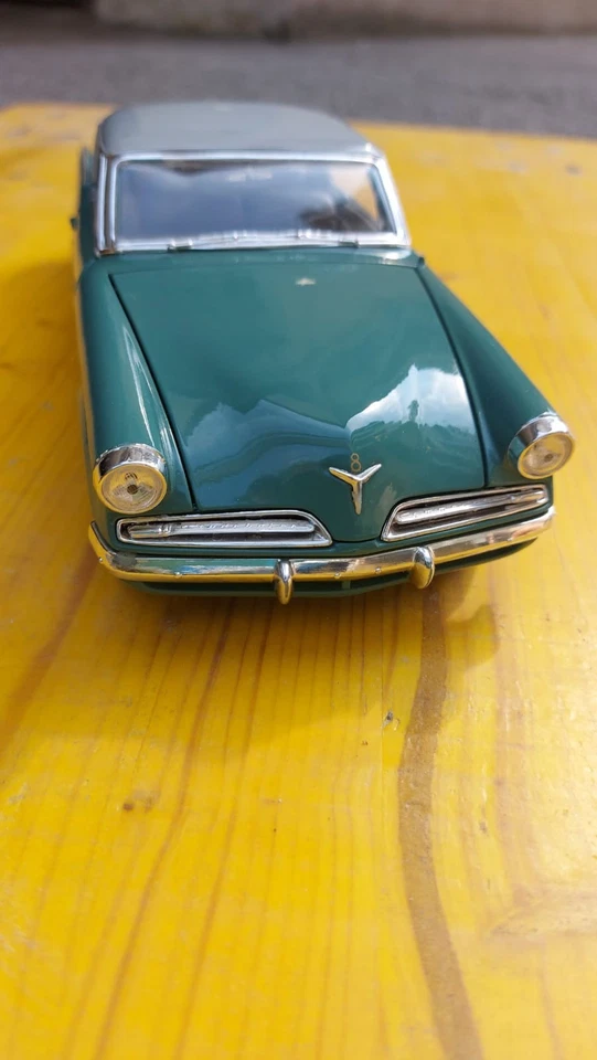 MAISTO  Studebaker Starliner  1953 scala 1:18  Custodia Protettiva No Scatola  - Immagine 1 di 4