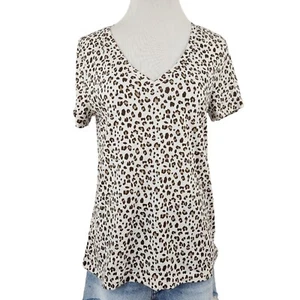 J.Crew Top Women's Medium V-Neck Short Sleeve Shirt Leopard Animal Print New - Picture 1 of 13