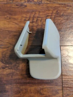 72157-30120-C0 雷克萨斯 gs350 护套式 座椅轨道支架 内右边 黑色 — 第 1/3 张图片