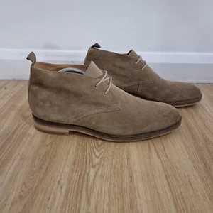 Clarks Beige Desert Boots Größe UK 8,5 Mid Leder Oliver Craftsmaster Brandneu  - Bild 1 von 9