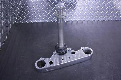 96 SUZUKI VS 800 INTRUDER ABRAZADERA DE ÁRBOL TRIPLE INFERIOR DIRECCIÓN VS800 Foto 1 de 4